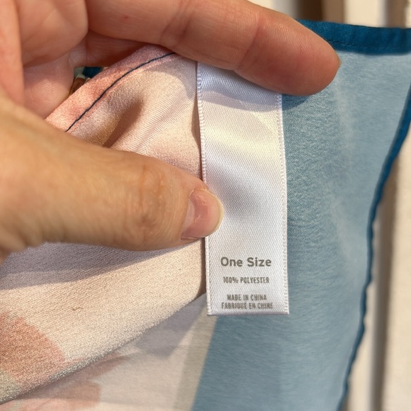 Nordstrom Pink and Blue Floral Wrap/Shawl One size - Picture 7 of 8